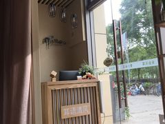 -耳语轻风专业采耳馆(古北花世界商业广场店)