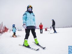 -济南卧虎山滑雪场