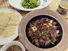 鲜切牛肉炒香菜-田园印象·成都土菜院子(华阳店)