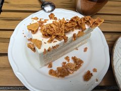 鲜奶油蛋糕佐焦糖脆-Be Lived Cafe比例咖啡(摩天轮店)