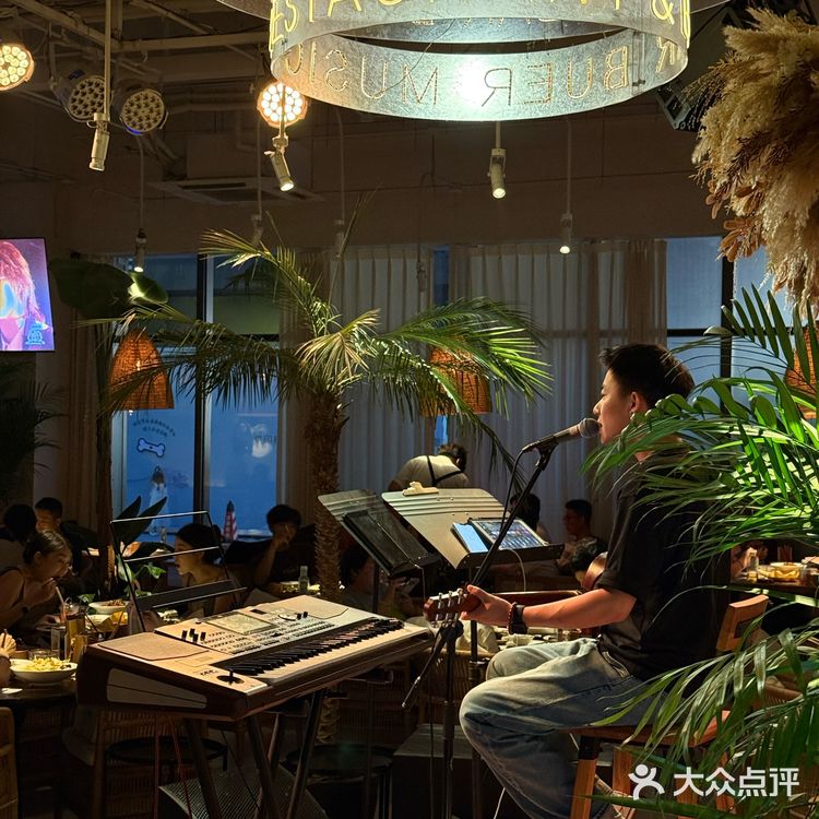 周末聚会首选！超惬意酒馆还能看球赛！