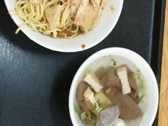 -松树干拌面店