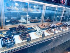 面包甜点陈列柜-Awfully Chocolate(来福士广场店)