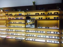 -罗伯特眼镜·蔡司官方授权(罗湖国贸店)