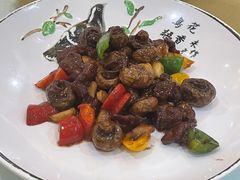 金蒜蘑菇炒肥牛粒-有腥气私房菜·寻味顺德