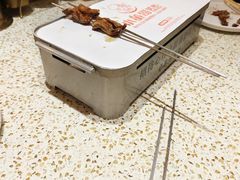 -小董哥烤串·爆汁大油边(故宫店)