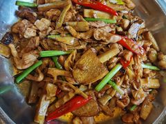 秦巴笋子鸡两吃-小六汤包砂煲菜(文景路店)