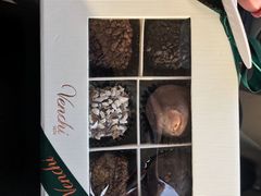 -VENCHI 闻绮(上海佛罗伦萨小镇店)