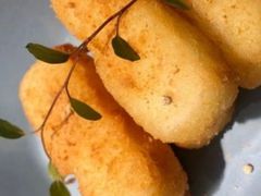 -蜜桃餐厅·伴山(湖滨商业街店)