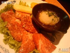 萝卜泥配牛眼肉-炼火烤肉店