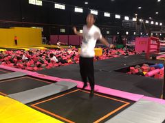 -嘿哟动霸CHUA·新潮玩运动娱乐中心·蹦床滑冰团建乐园