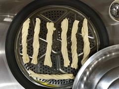 -粘豆包柴火铁锅炖