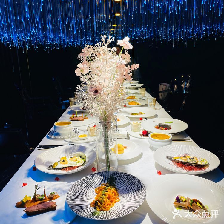 重庆绝美全江景概念餐厅