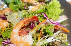 Thai Coconut Grapefruit Shrimp Salad