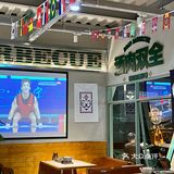 观赛氛围真的太棒啦！他们家烧烤不用说 好吃的很！