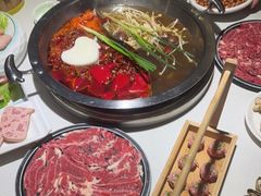 -茅草房·河畔园林火锅