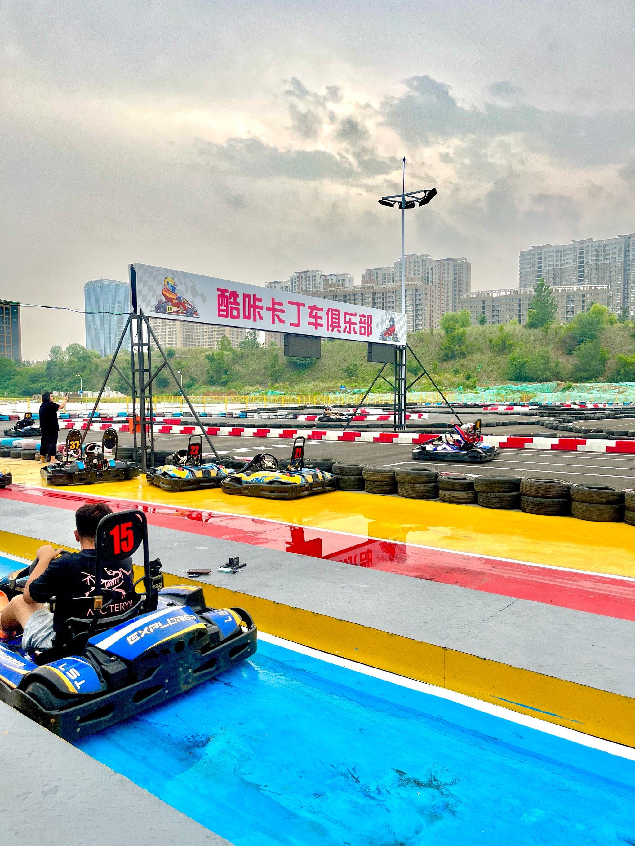 潍坊首家燃油车露天卡丁车场!好好玩!