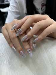 -芊屿芊浔美甲