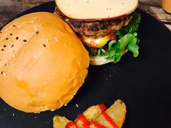 -HIGH FIVE哈福手工汉堡(桂林路店)