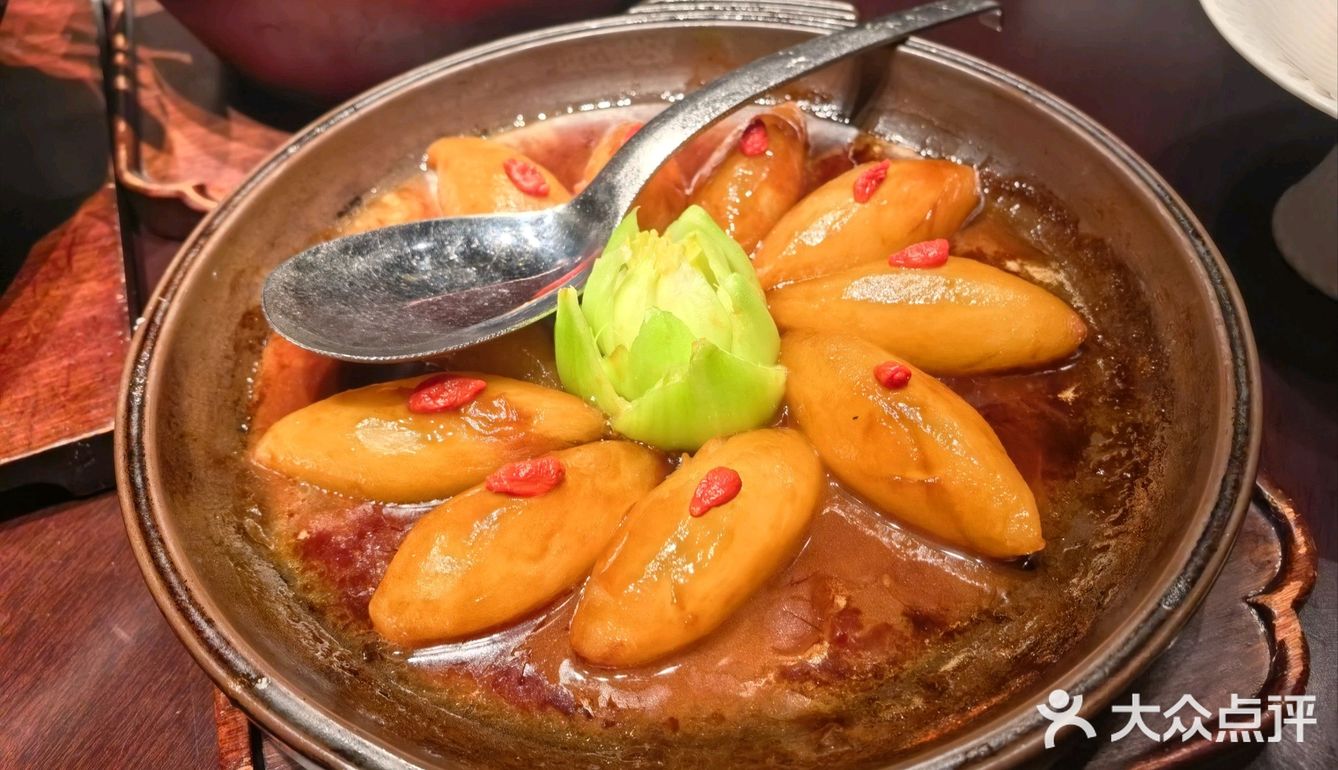 南昌地标性的建筑，旁边吃一顿饭足以。尖叫