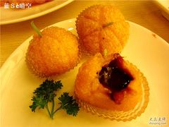 流沙南瓜酥，猜猜内陷是啥？-唐宫海鲜舫