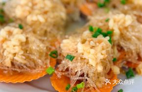 Steamed Scallops with Rice Noodles and Garlic