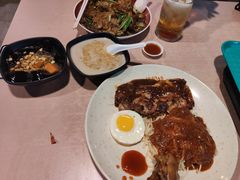 -亚历山大村美食中心