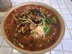 -粉八·云南米线·建水烧烤(常熟路店)