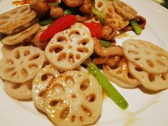 芹香藕片炒蒜香肉-利苑酒家(宜安广场店)