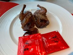 沙田玻璃乳鸽-馋遇江南·精致湖景雅宴(东方之门店)