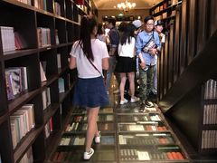 -钟书阁(松江泰晤士小镇店)