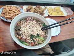 -爆炸头阿姨小四川正宗川味小吃(无任何分店)