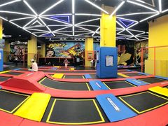 -爱蹦iBOON蹦床运动馆(江汉店)