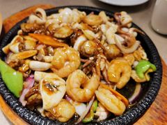 铁板三鲜-小船渔村•大连菜•大连焖鱼(黄河路店)
