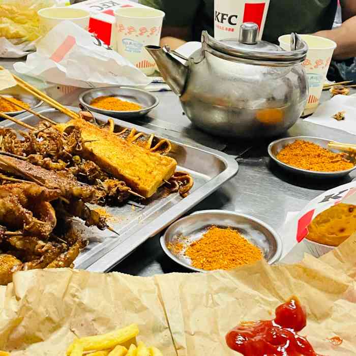 胖姐烧烤-"香格里拉的一家老字号烧烤店,营业到凌晨四.