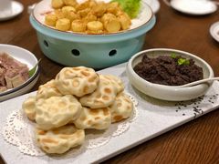 鲅鱼酱配石头饼-聚缘堂·海鲜私房菜(松岭路店)
