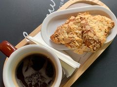 杏仁可颂-LUNEURS月乐诗·烘焙甜品(华山路店)