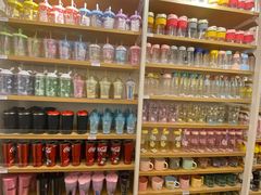 -名创优品(北京新中关购物中心地铁层店)