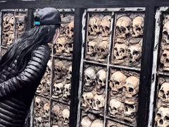 -比如骷髅墙景区