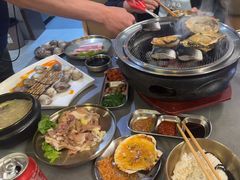 -围炉肉舍•炭烤活鳗•丹东海鲜烤肉(步行街店)