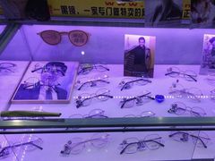 -提一眼镜·蔡司·依视路(小寨店)