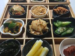 九宫格玲珑前菜-新仙清汤牛腩(铜锣湾店)