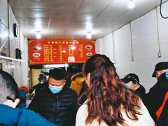 等位区-牛师傅牛肉面(尚隆路店)