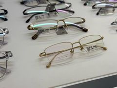 -无奔眼镜·蔡司·依视路授权店(朝阳大悦城店)