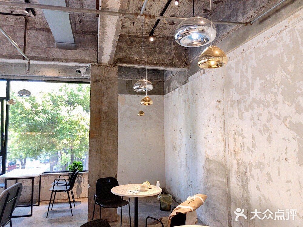 地理位置：第一楼街阿波罗KTV对面