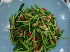 藜蒿炒腊肉-藜蒿腊肉·飘香堂赣菜老酒文化餐厅