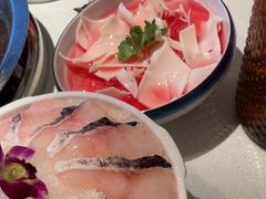 -茅草房·河畔园林火锅