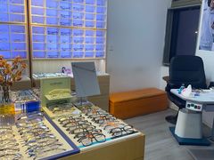 -天空之镜眼镜店蔡司依视路配镜授权零售店(望京颐堤港店)