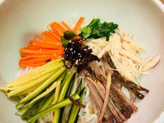 鸡丝凉米线-云海肴·汽锅鸡·云南菜(美罗城店)