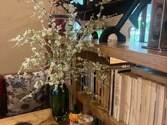 -月亮眼花园餐厅书吧酒吧
